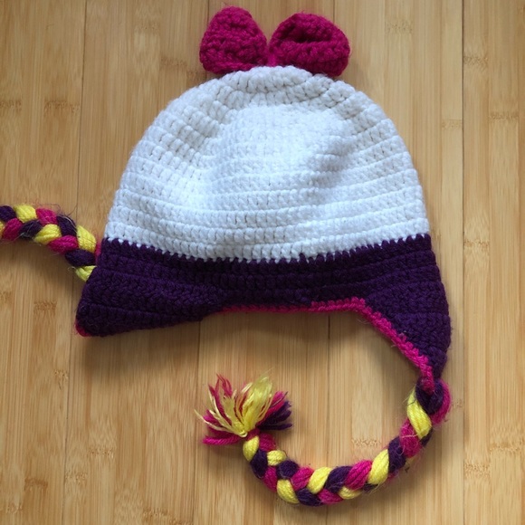 Daisy Duck Handmade Knit Girls Hat - Picture 4 of 4